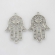 Pakabukas Hamsa ranka sidabro spalvos 33x23mm