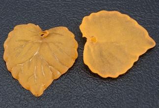 Lapelis akrilinis oranžinis šerkšnuotas 15x15mm